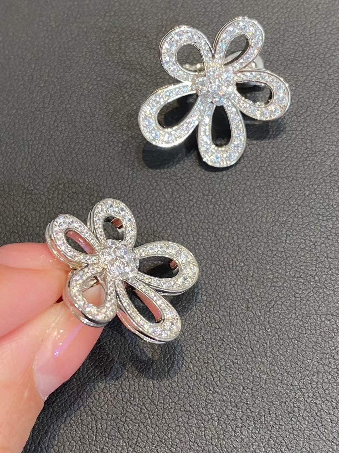 [⭐Lioran]FLOWERLACE EARRINGS FULL DIAMONDS