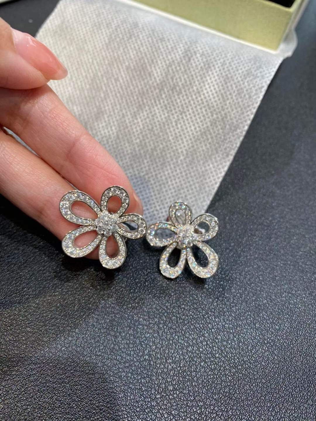 [⭐Lioran]FLOWERLACE EARRINGS FULL DIAMONDS