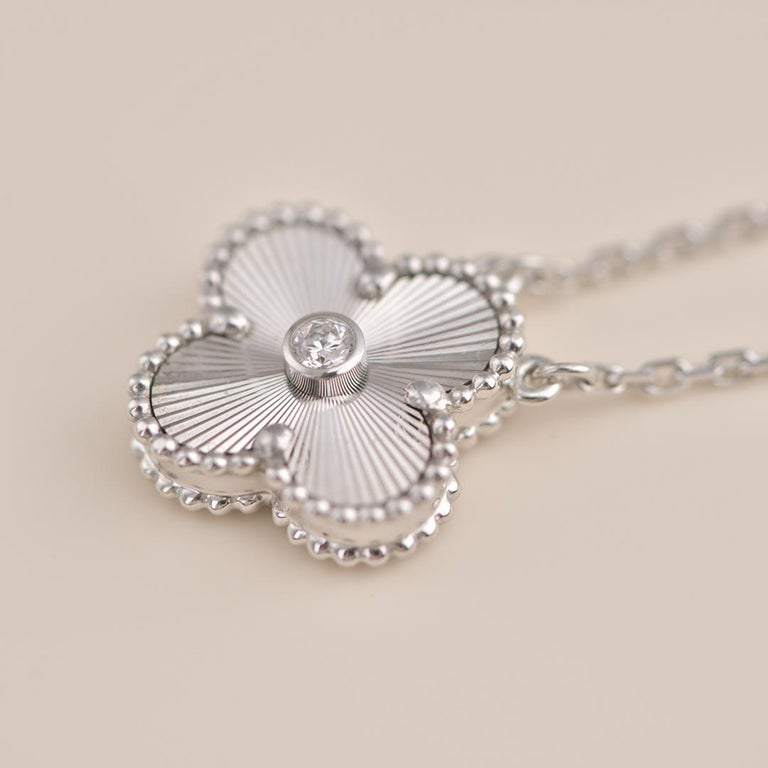 [⭐Lioran]CLOVER  15MM DIAMOND LASER NECKLACE SILVER