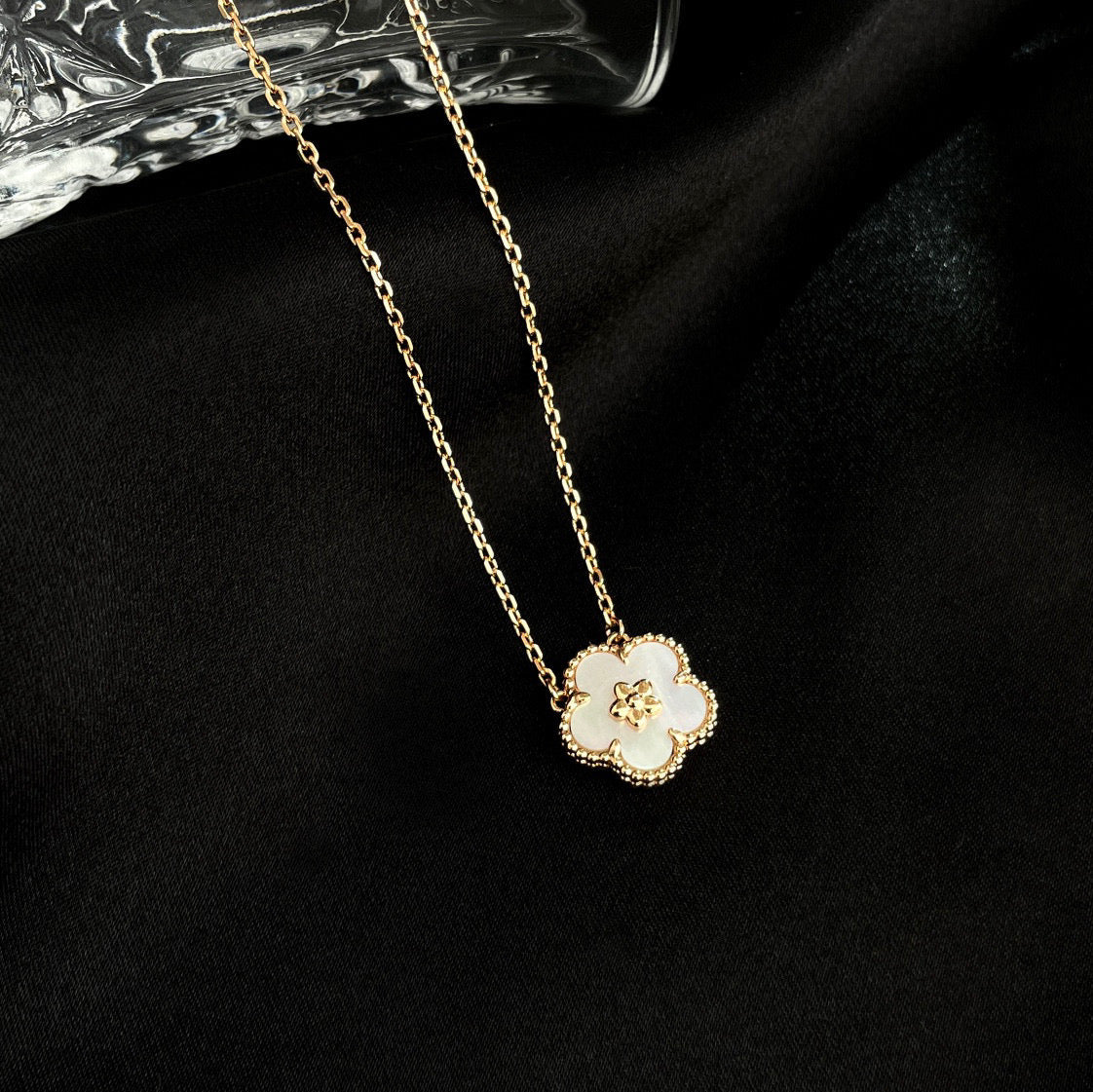 [⭐Lioran]LUCKY  WHITE MOP  PLUM BLOSSOM NECKLACE