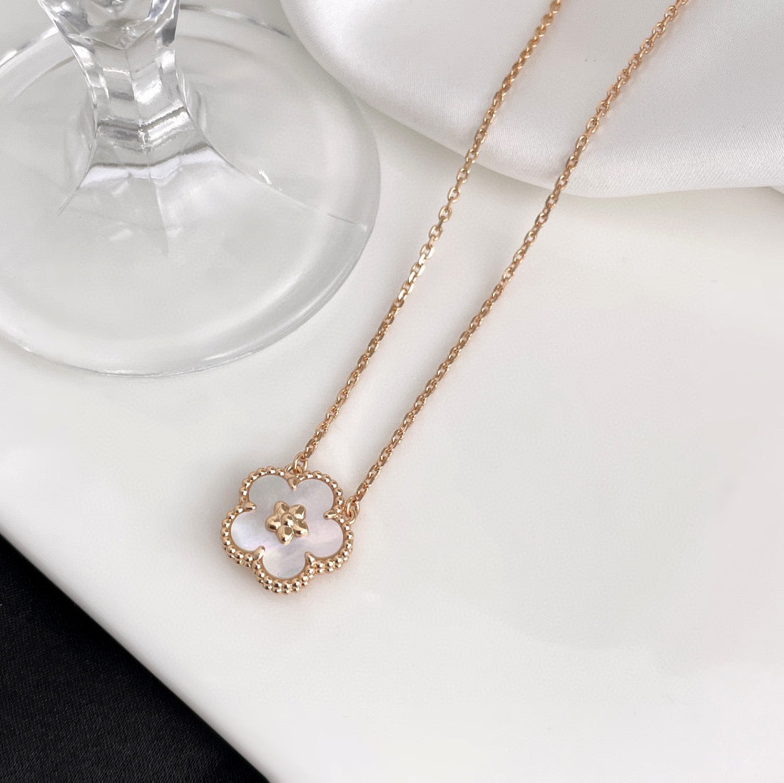 [⭐Lioran]LUCKY  WHITE MOP  PLUM BLOSSOM NECKLACE