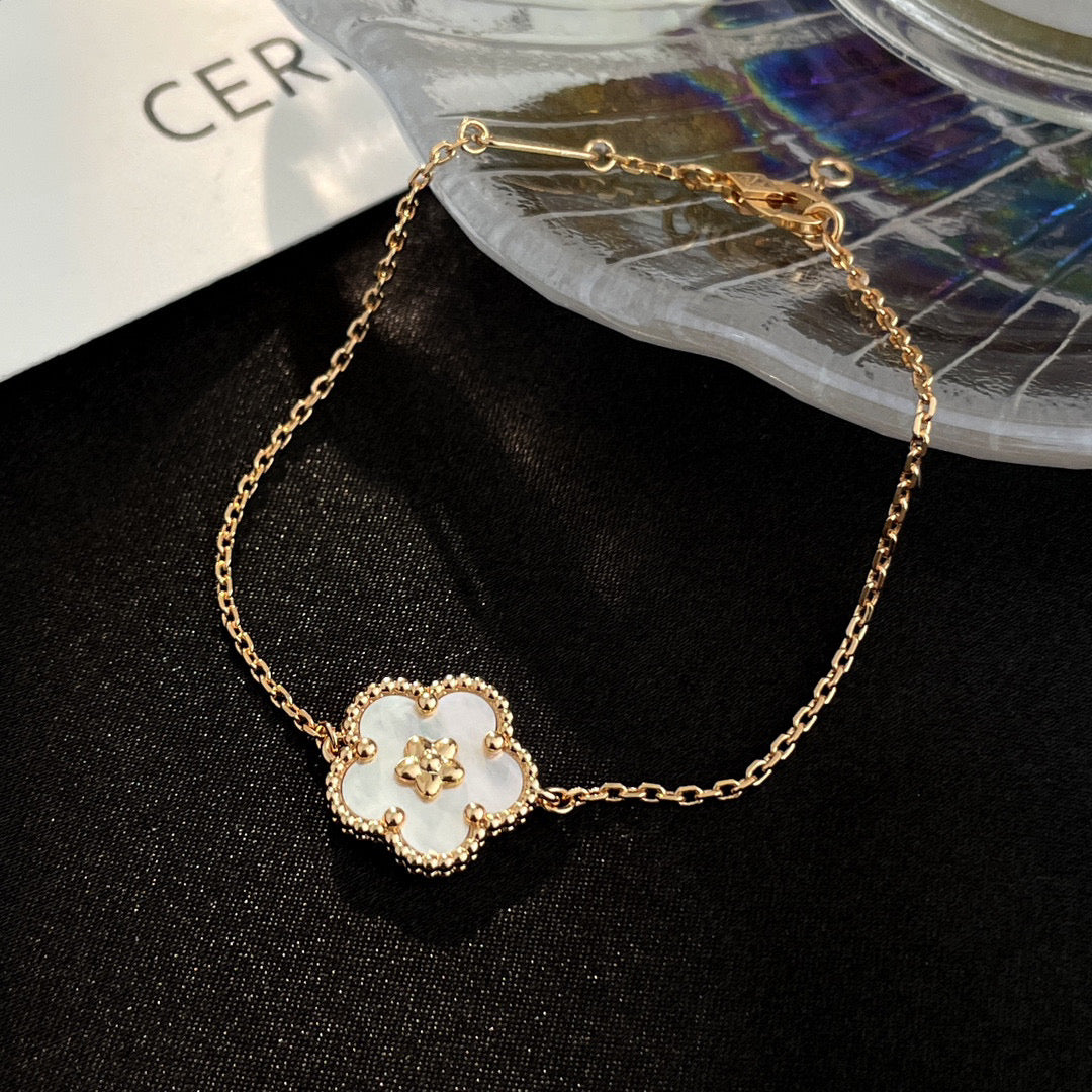 [⭐Lioran]LUCKY WHITE MOP PLUM BLOSSOM  BRACELET