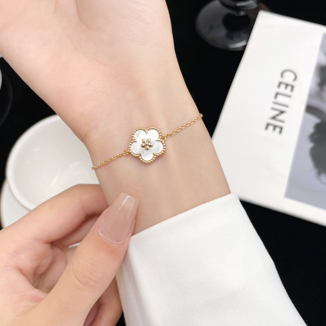 [⭐Lioran]LUCKY WHITE MOP PLUM BLOSSOM  BRACELET