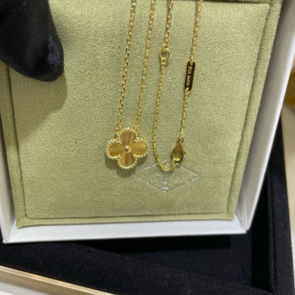 [⭐Lioran]CLOVER 15MM LASER NECKLACE