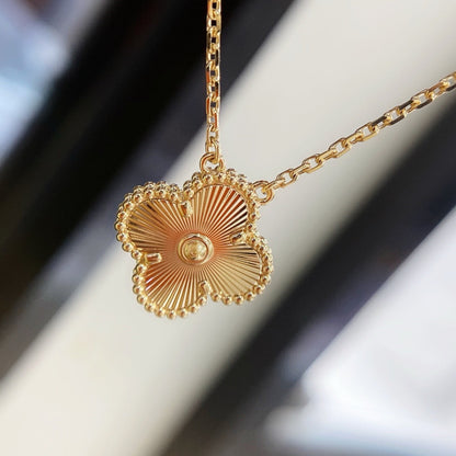 [⭐Lioran]CLOVER 15MM LASER NECKLACE