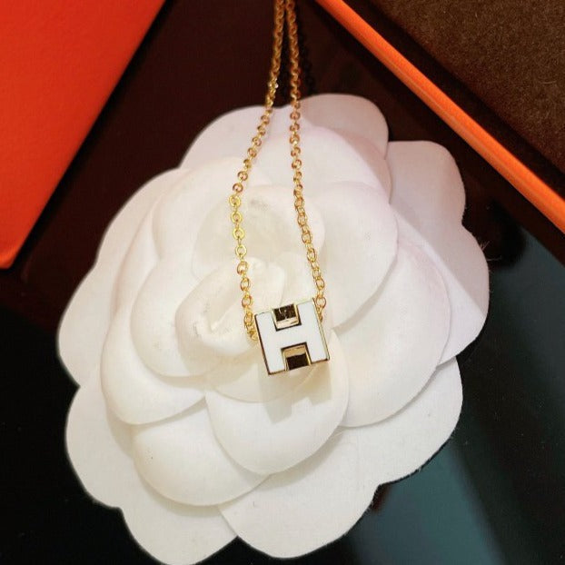 [⭐Lioran]H WHITE SQUARE GOLD NECKLACE