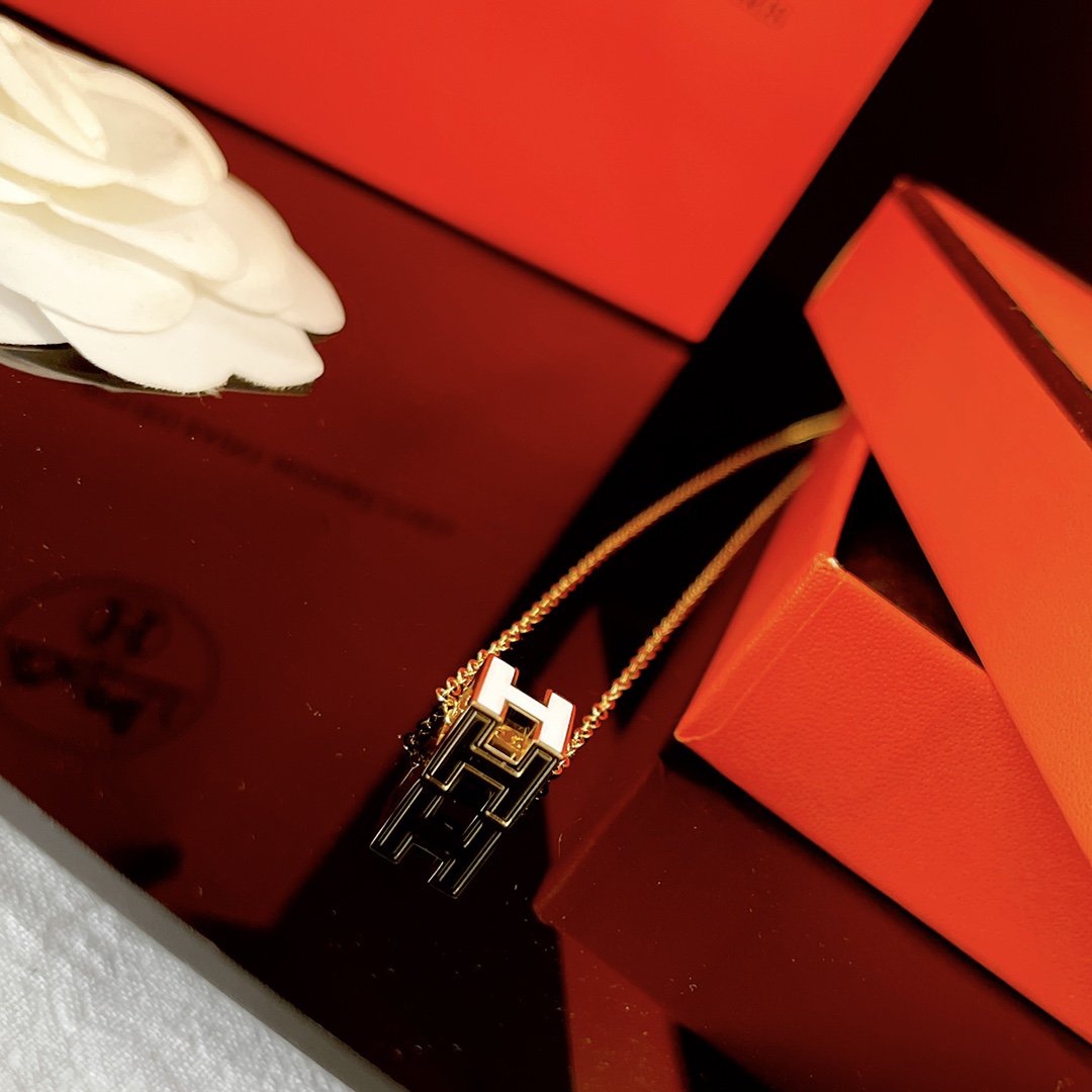[⭐Lioran]H WHITE SQUARE GOLD NECKLACE
