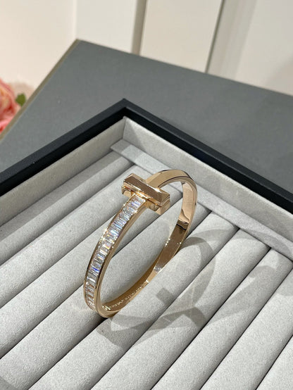 [Lioran]WIDE HINGED BANGLE PINK GOLD WITH BAGUETTE DIAMONDS