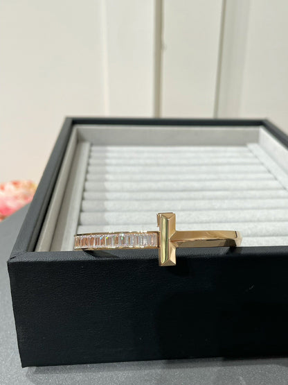 [Lioran]WIDE HINGED BANGLE PINK GOLD WITH BAGUETTE DIAMONDS