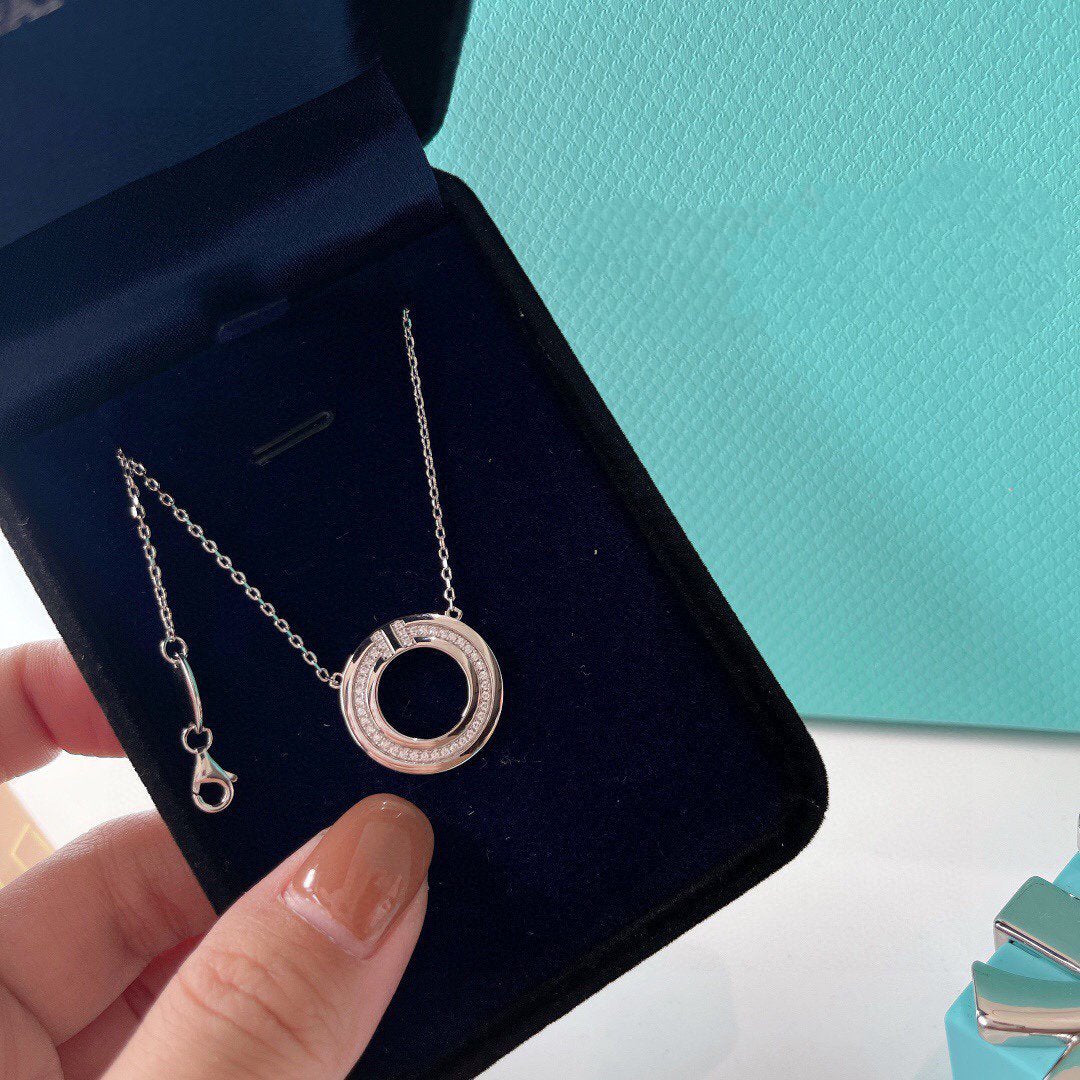 [Lioran]DIAMOND AND MOTHER OF PEARL CIRCLE PENDANT
