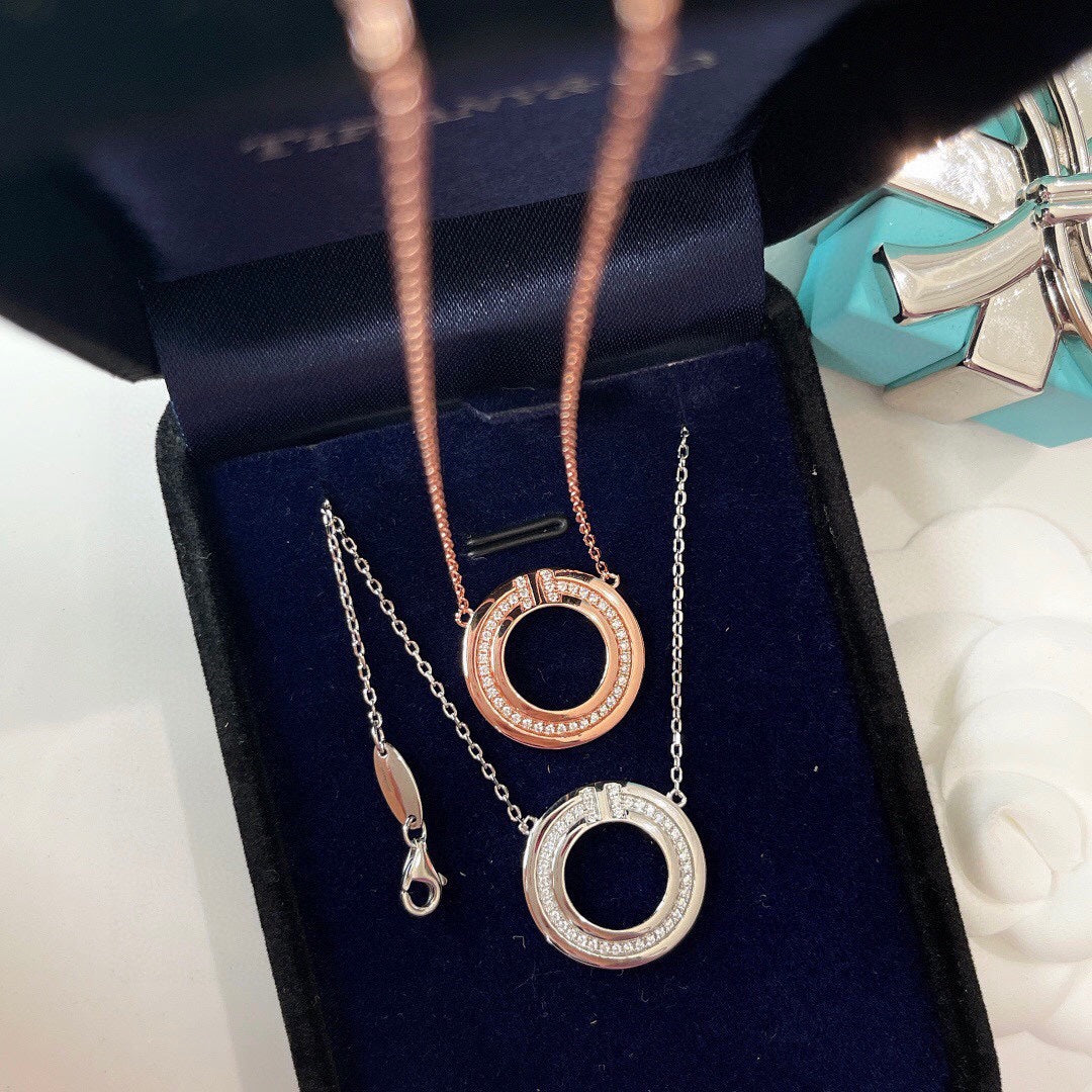 [Lioran]DIAMOND AND MOTHER OF PEARL CIRCLE PENDANT