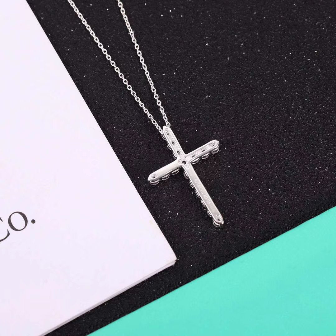 [Lioran]MOISSANITE STONE CROSS PENDANT NECKLACE SIMULATED DIAMOND CROSS CHOKER
