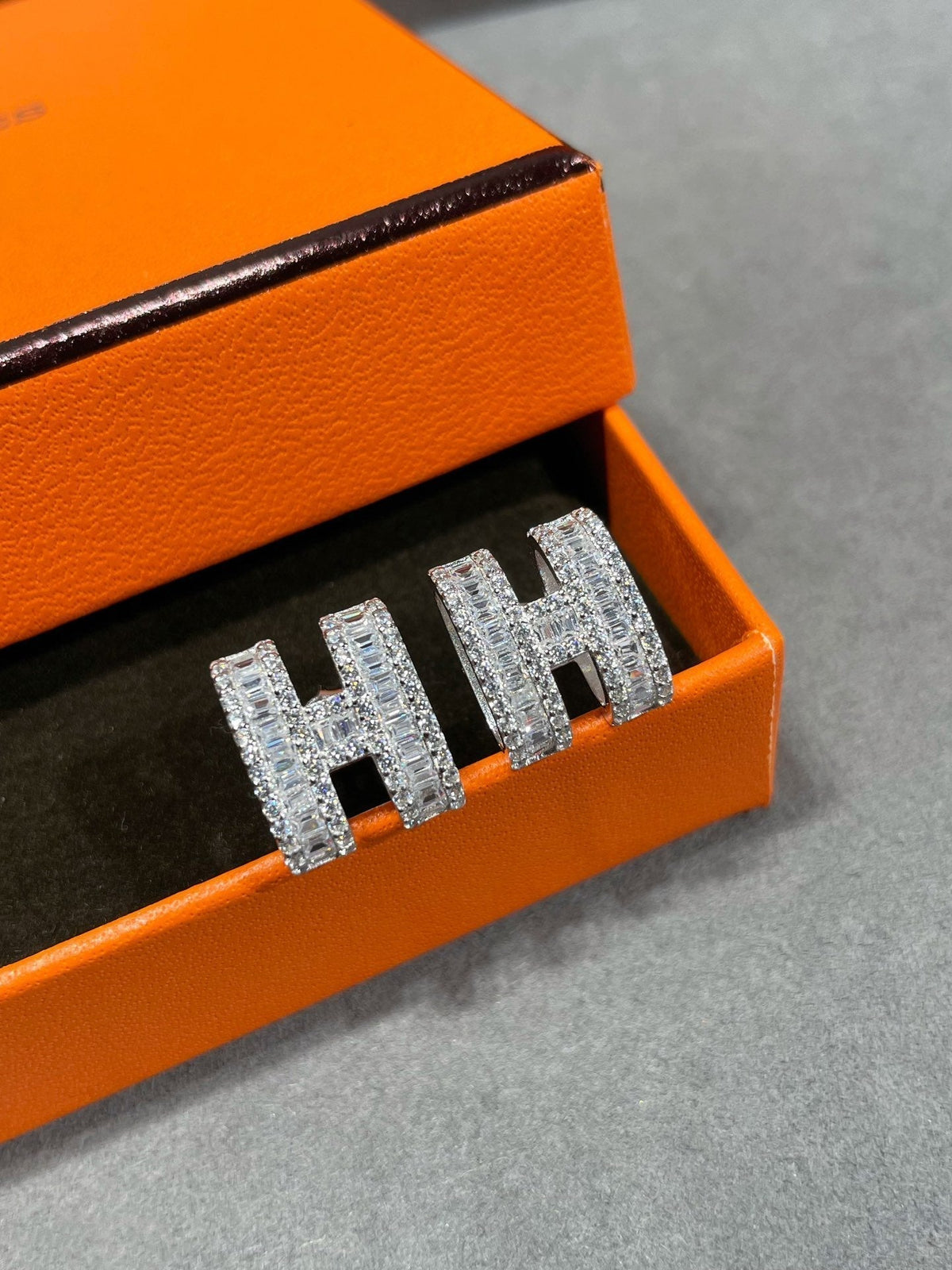 [⭐Lioran]H STUD EARRINGS WITH SILVER DIAMONDS