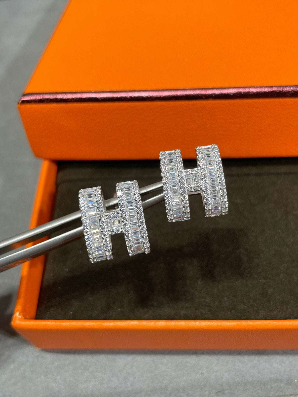[⭐Lioran]H STUD EARRINGS WITH SILVER DIAMONDS