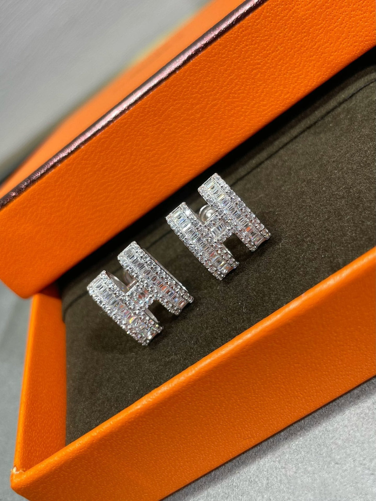 [⭐Lioran]H STUD EARRINGS WITH SILVER DIAMONDS