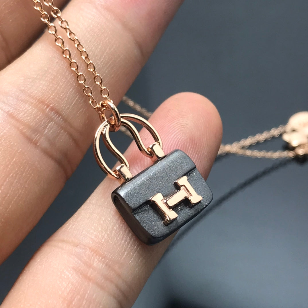[⭐Lioran]WOMEN'S HM AMULETTES CONSTANCE PENDANT NECKLACE