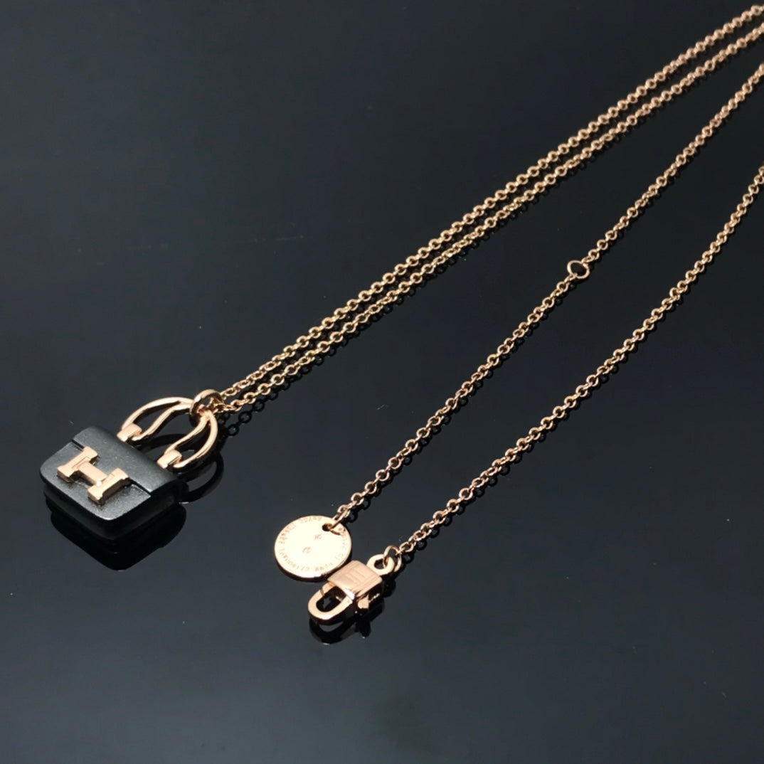 [⭐Lioran]WOMEN'S HM AMULETTES CONSTANCE PENDANT NECKLACE