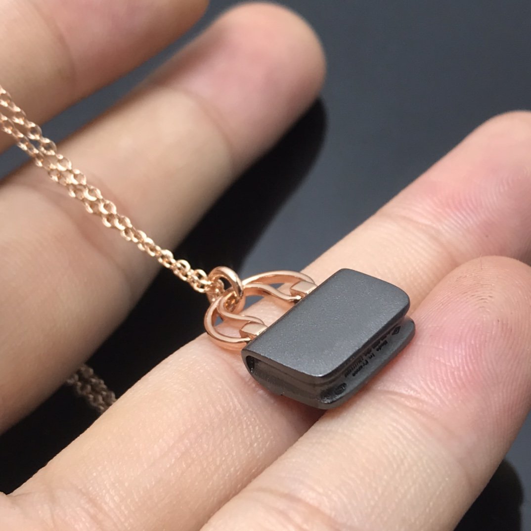 [⭐Lioran]WOMEN'S HM AMULETTES CONSTANCE PENDANT NECKLACE