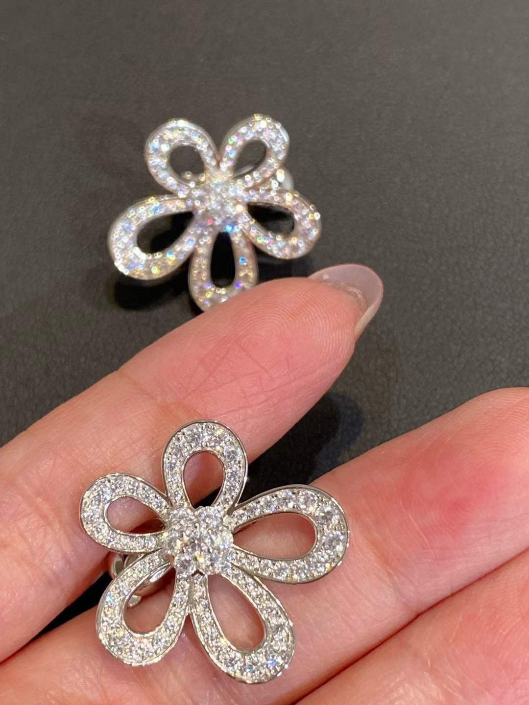 [⭐Lioran]FLOWERLACE EARRINGS FULL DIAMONDS