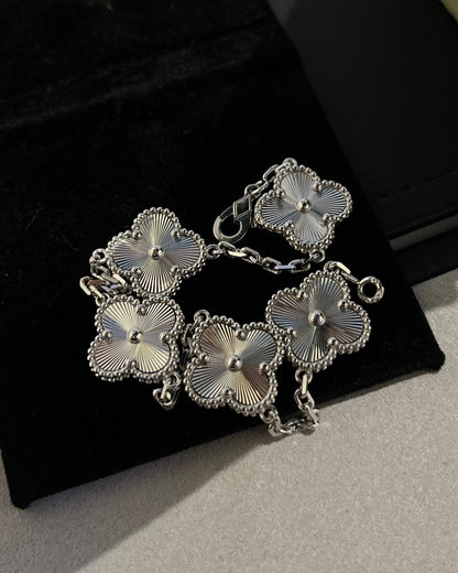 [⭐Lioran] CLOVER 5 MOTIF LASER BRACELET COLLECTION