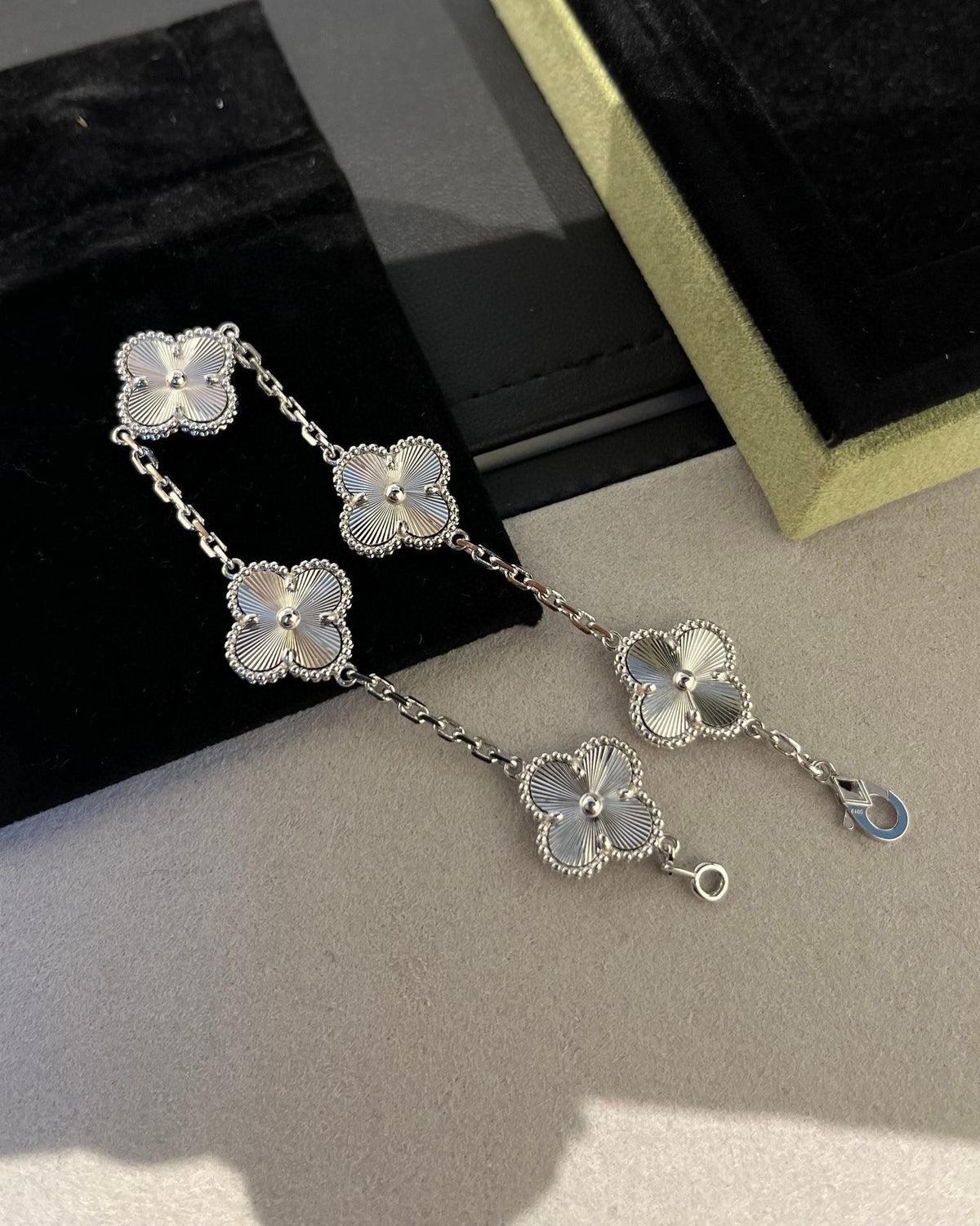 [⭐Lioran] CLOVER 5 MOTIF LASER BRACELET COLLECTION