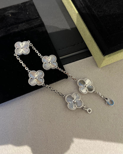 [⭐Lioran] CLOVER 5 MOTIF LASER BRACELET COLLECTION