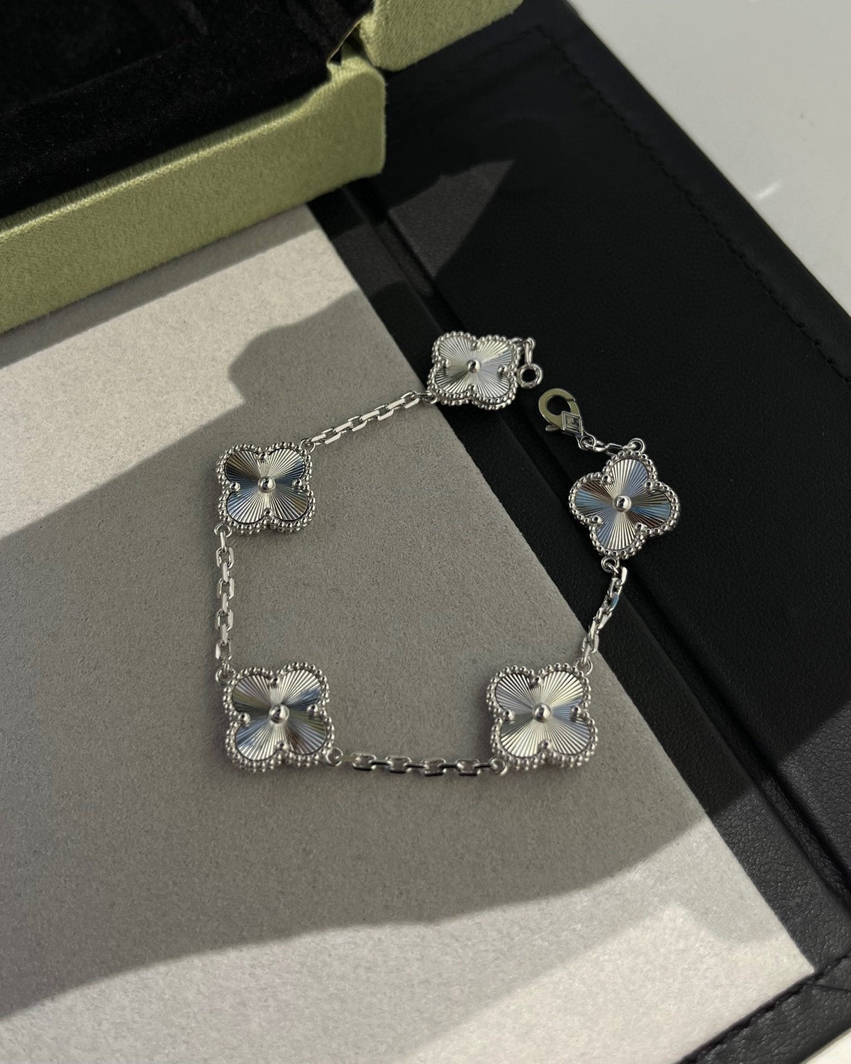 [⭐Lioran] CLOVER 5 MOTIF LASER BRACELET COLLECTION