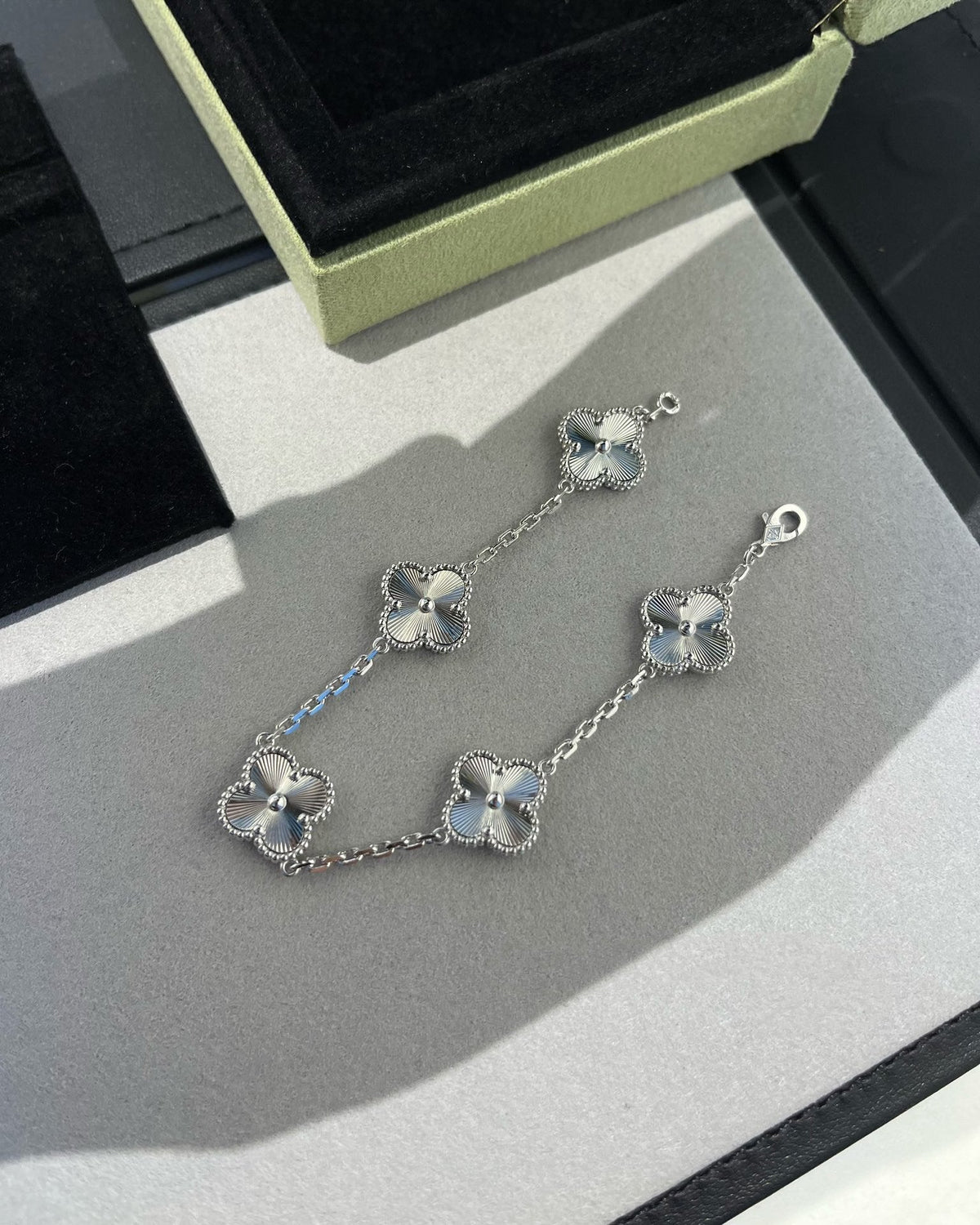 [⭐Lioran] CLOVER 5 MOTIF LASER BRACELET COLLECTION